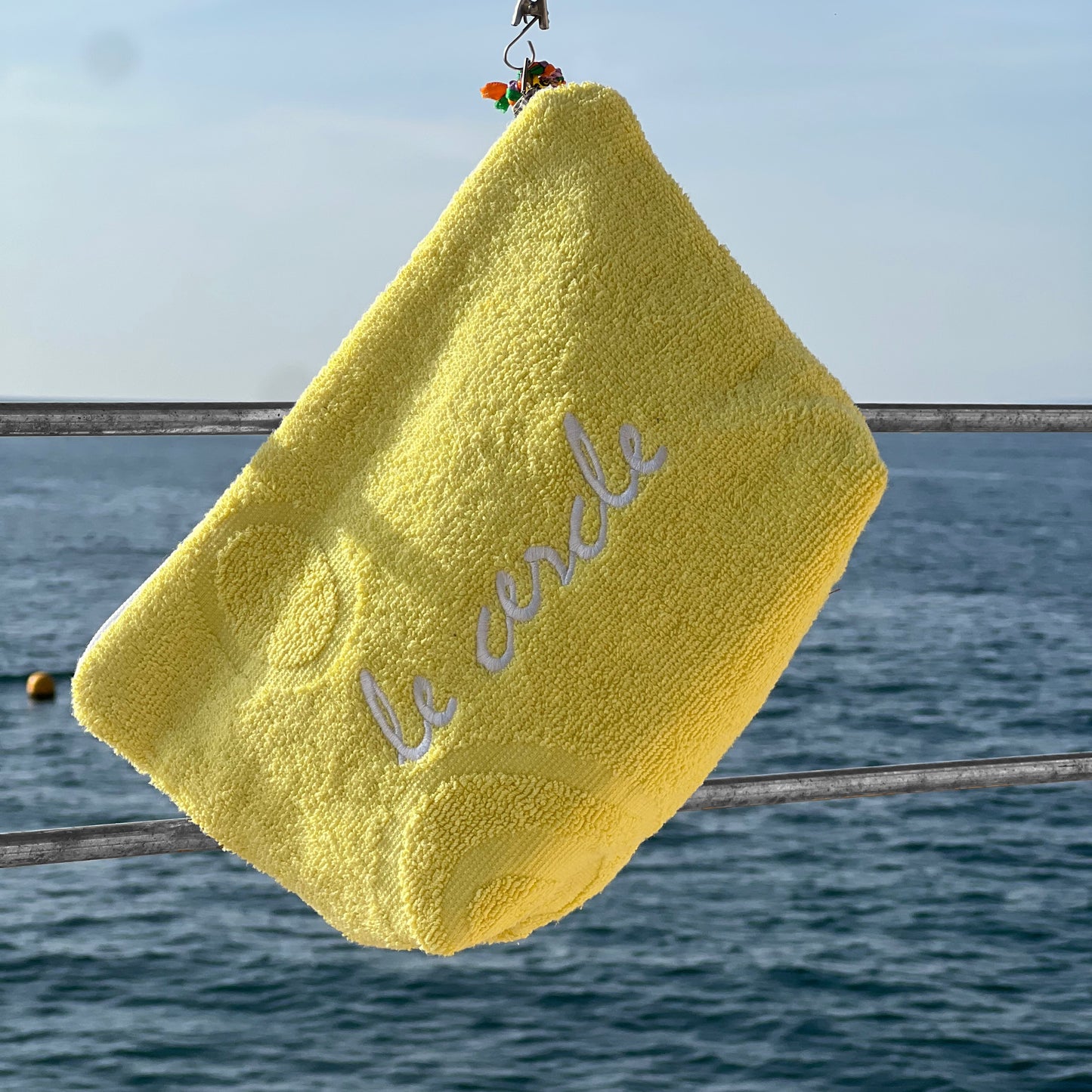 Pochette Eponge, Le Cercle