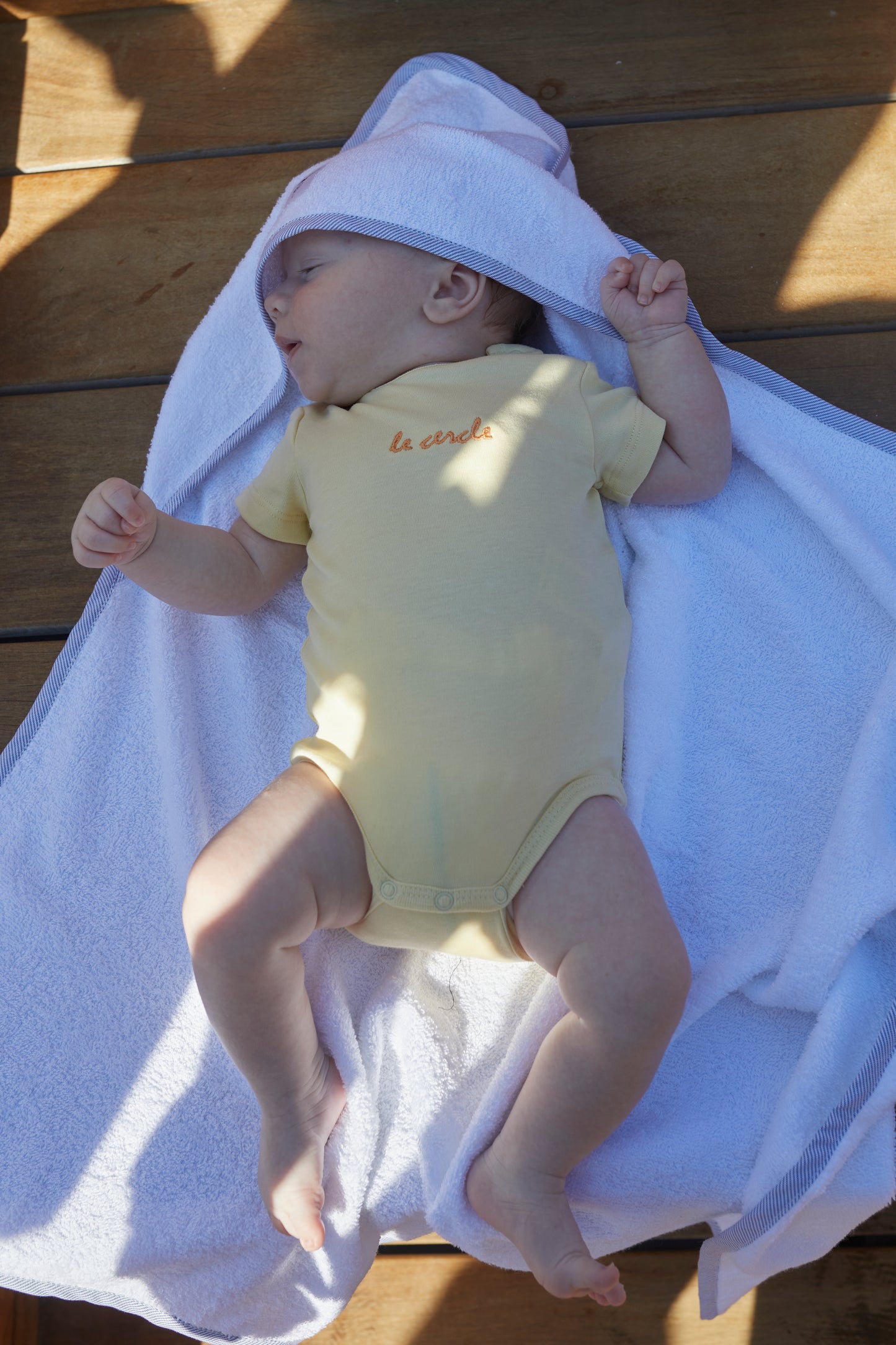 Cape de bain (bebe), Le Cercle