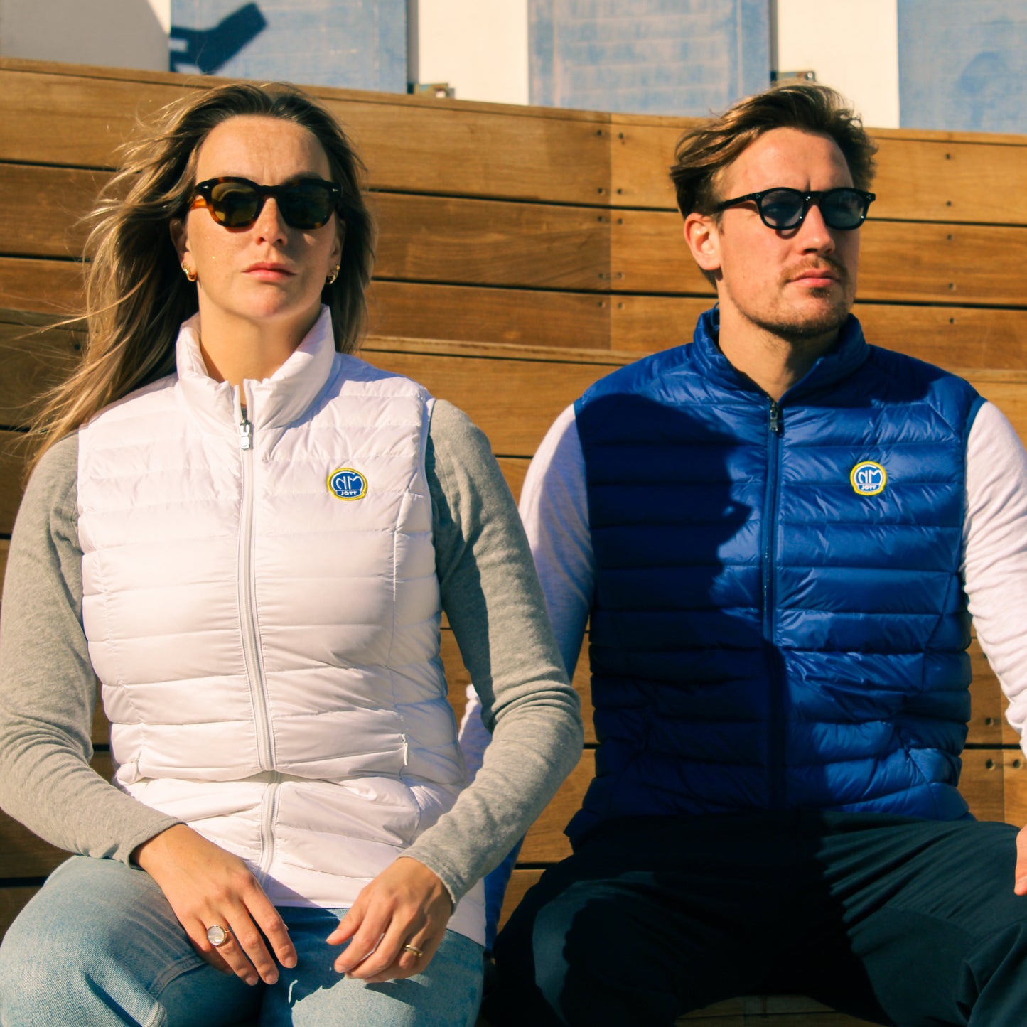 Veste sans manche bleu electrique pour homme, duvet ethique , jott et cerlce des nageurs de Marseille