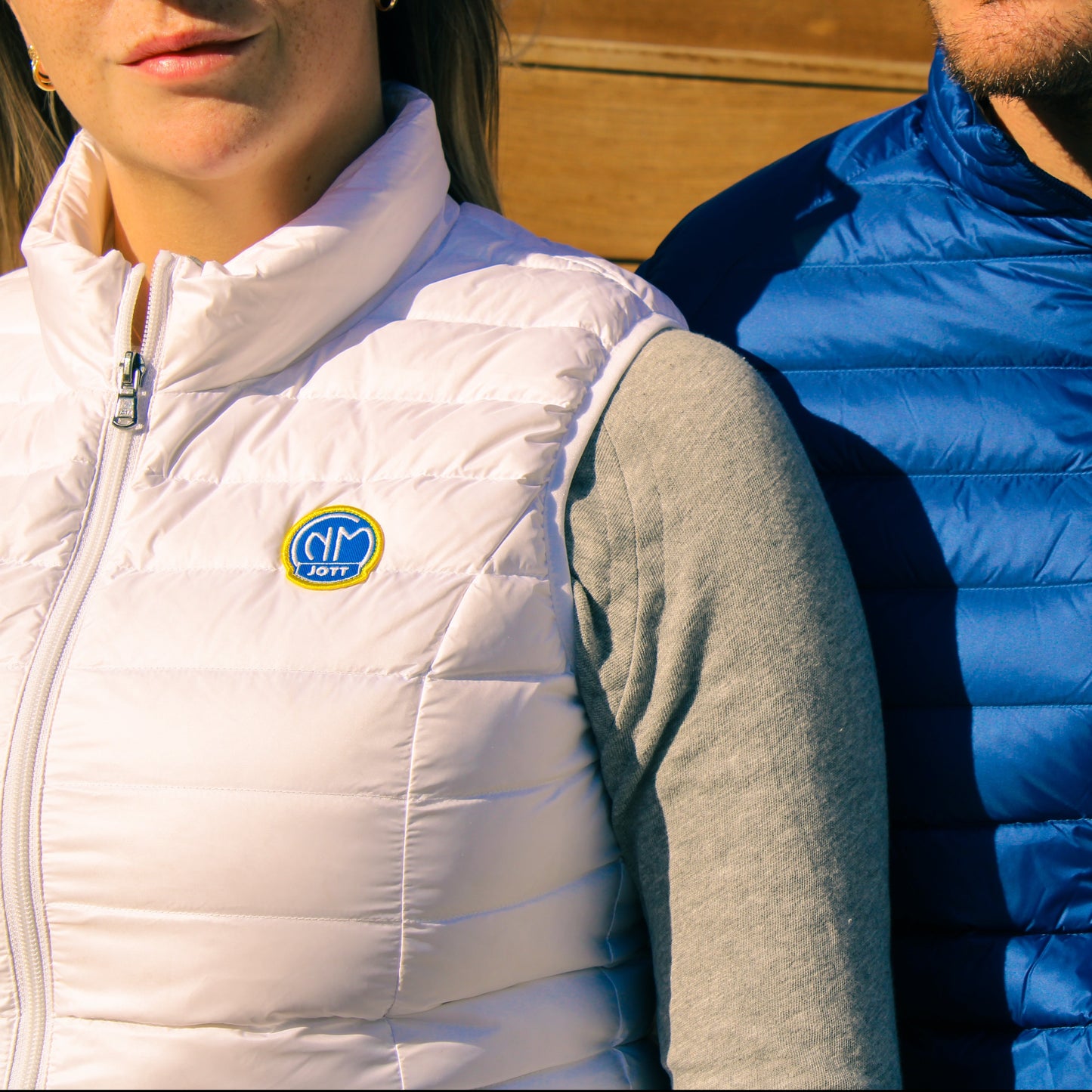 Veste sans manche chaude, femme, taille ajustée, logo joot X CNM brodé, blanc